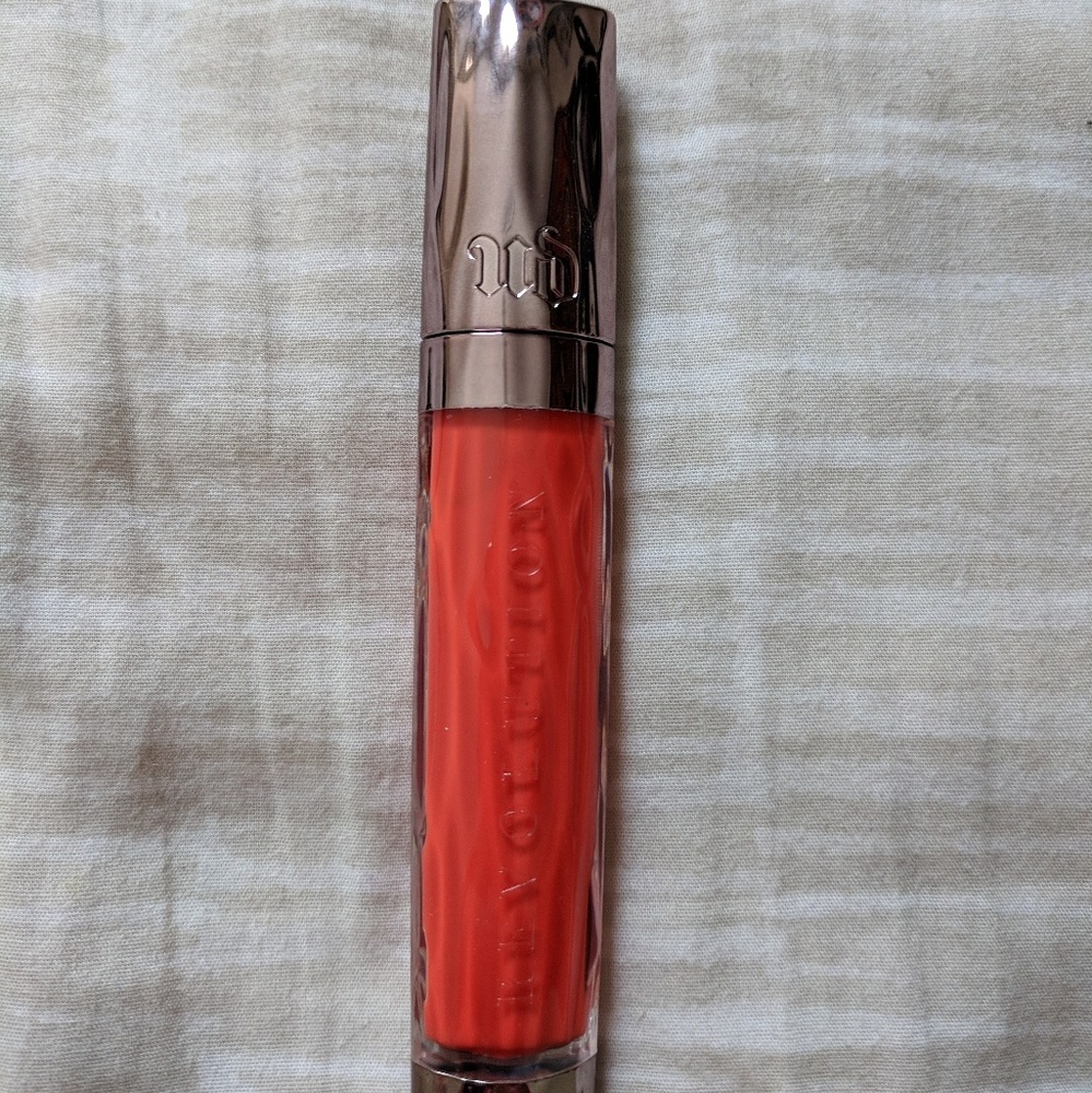 Urban Decay Revolution Lipgloss